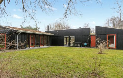 Holloselund House | Five Bedroom Lovely Home In Vejby