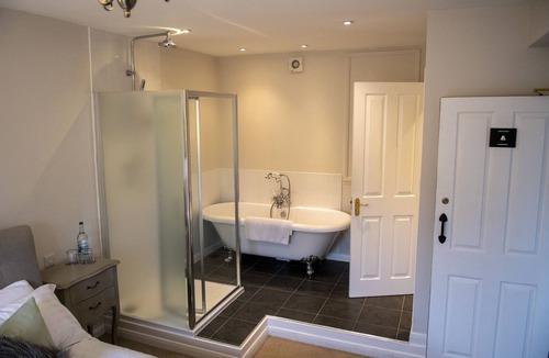 Newbury Hotel | Five Bells Wickham