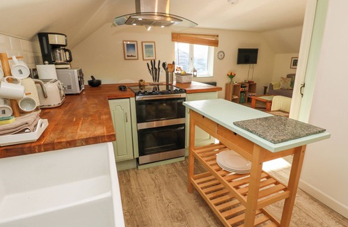 Truro Cottage | FIVE ELEMENTS BARN, pet friendly, with hot tub in St Agnes