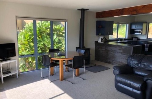 Opito Bay House | Five Knots Inn