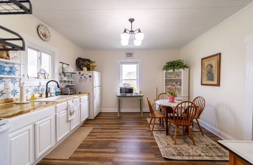 Sparta Cottage | Five Minute Walk from Downtown Sparta!