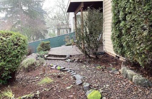 West Salem Apartment | Five Oaks Retreat