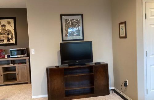 West Salem Apartment | Five Oaks Retreat