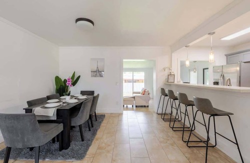 Coral Terrace House | Five Palms Retreat, Fire Pit, Foosball, Near MIA