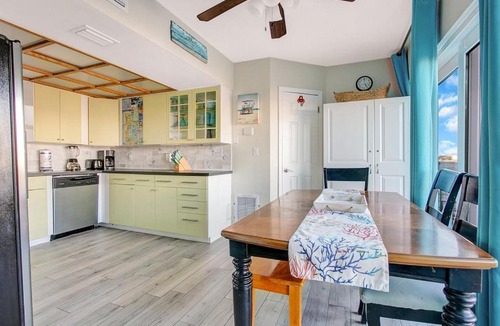 Bay Esplanade House | Five Palms Suite 105 - Daily - Weekly - Monthly