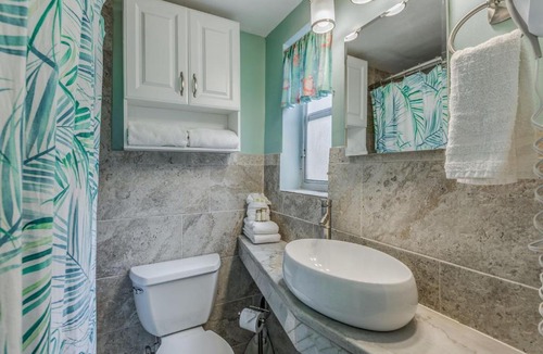 Bay Esplanade House | Five Palms Suite 106 - Daily - Weekly - Monthly