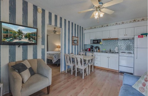 Bay Esplanade House | Five Palms Suite 110 - Daily - Weekly - Monthly