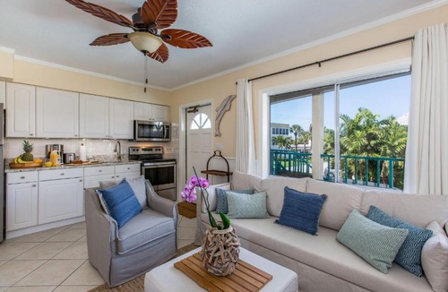 Bay Esplanade House | Five Palms Suite 206 - Daily - Weekly - Monthly