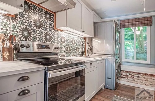 Athens House | Five Points Escape, Walk to UGA, Dining, Nightlife