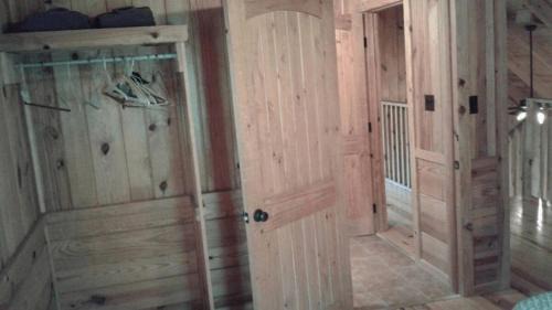 Hot Springs House | Five Points Lake Hamilton Cabin F
