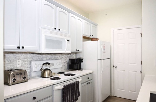 Villages of Five Points Condo | Five Points! Stunning 2BR Condo Pools Tennis Restaurants Shops