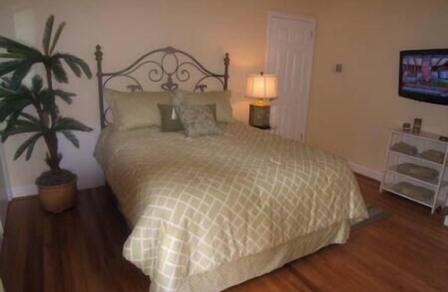 Bancroft Parkway House | Five Star Accommodations