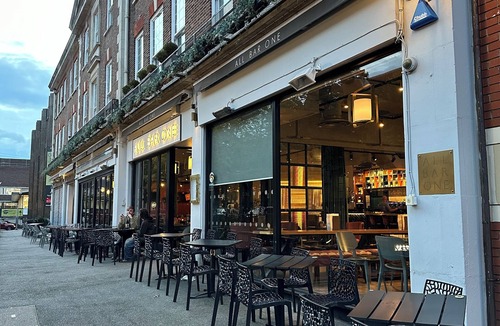 Sutton Central Apartment | Five star boutique studio apartment.