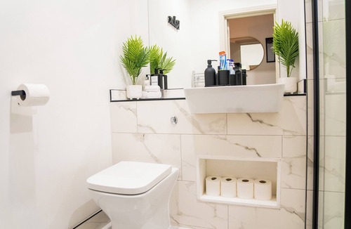 Sutton Central Apartment | Five star boutique studio apartment.