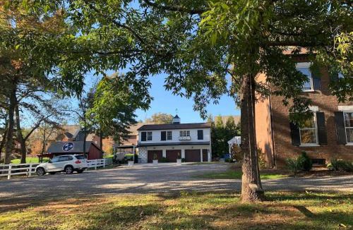 Mount Vernon House | Five-Star Historic Boyd Harvey Carriage House