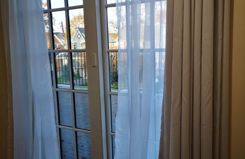 Queens House | Five Star One Bedroom in Queens