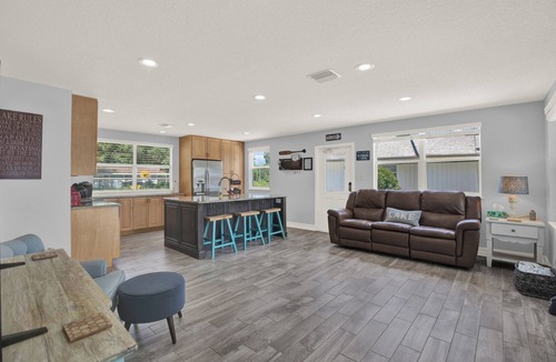 Odessa House | Five Star Rating Lake/WaterFront Oasis Near Tampa/Orlando & Gulf Beaches