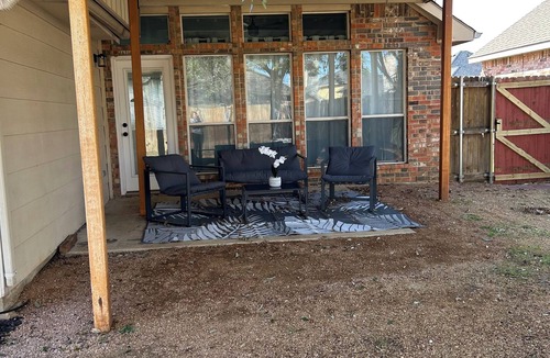 Elmo House | Five star ratings! Pet Friendly! Lovely Rockwall home near The Harbor! ⛴️🐡