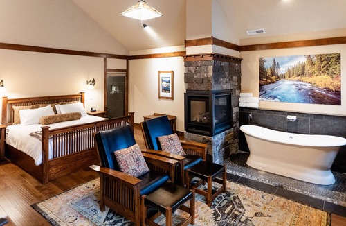 Sisters Hotel | FivePine Lodge & Spa