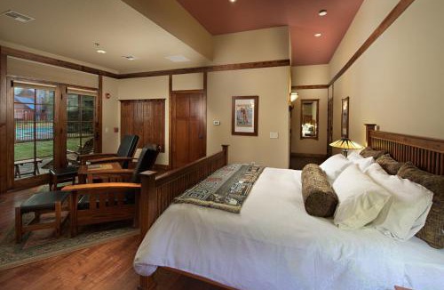 Sisters Hotel | FivePine Lodge