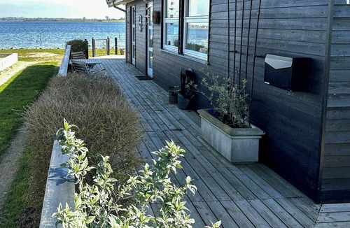 Munkebo House | Fjord-side cottage in Munkebo by the water