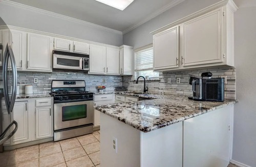 Flower Mound House | FL021 – 32min to UNT Base - Sleeps 6 - Free Parking