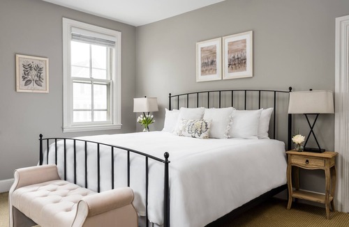 Historic District Bed & Breakfast | Flag House Inn