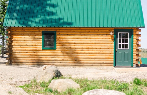 Columbia Falls House | Flagpole View Cabins - King Plus Cabin