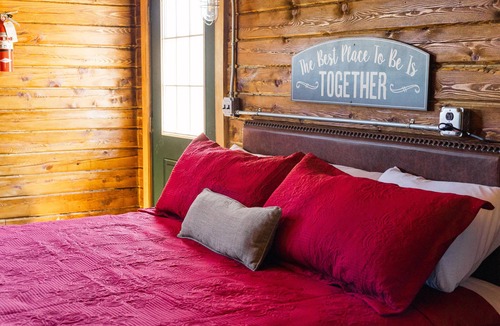 Columbia Falls House | Flagpole View Cabins - King Plus Cabin