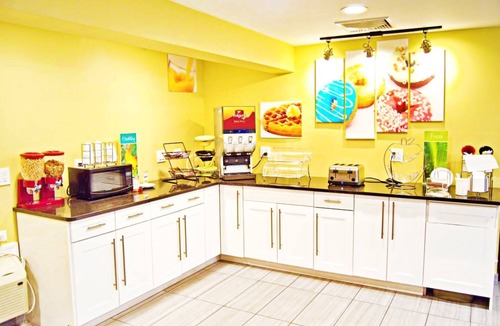 Groton Hotel | Flagship Inn And Suites