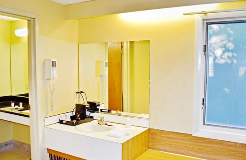 Groton Hotel | Flagship Inn And Suites