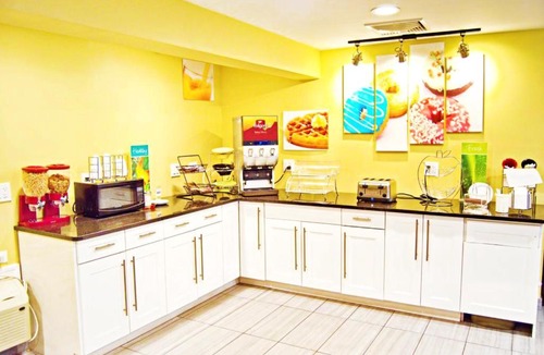 Groton Hotel | Flagship Inn & Suites