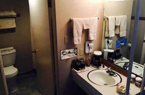 West Hills Hotel | Flagship Inn