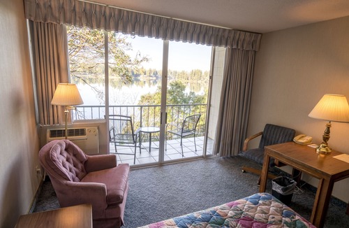 West Hills Hotel | Flagship Inn