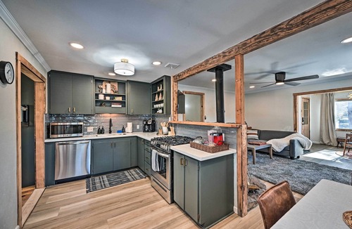 Mountainaire House | Flagstaff Cabin w/Hot Tub & Fire Pit!