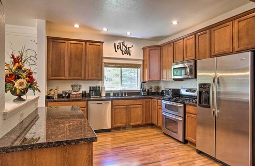 Ponderosa Trails House | Flagstaff Hideaway: Private Hot Tub, 4 Mi to Dtwn!