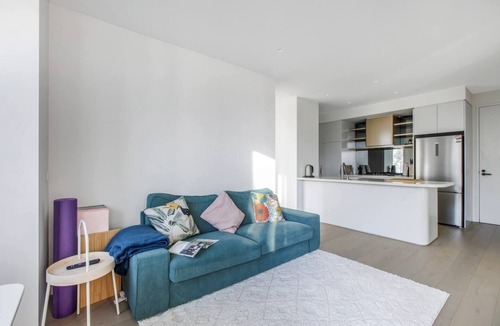 West Melbourne Apartment | Flagstaff Stanley Experience Cityscape Simplicity