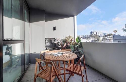 West Melbourne Apartment | Flagstaff Stanley - Experience Cityscape Simplicity