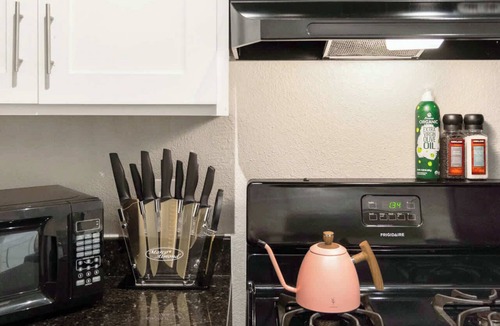 Oakmont Heights Apartment | Flamingo 2 | 1-Bedroom| Near Downtown & The Domain