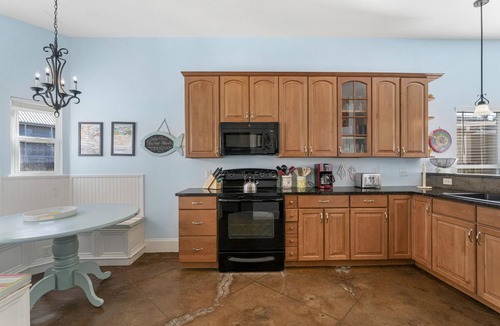 Avalon Beach Estates House | Flamingo Cove Beach House - Private Pool, Pet Friendly, Pickleball, Sleeps 12