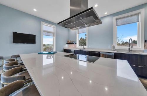 Avalon Beach Estates House | Flamingo DESTINation