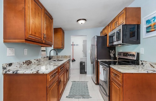 East Naples House | "Flamingo Feliz" Heated Pool! Close to Beach and 5th Ave.
