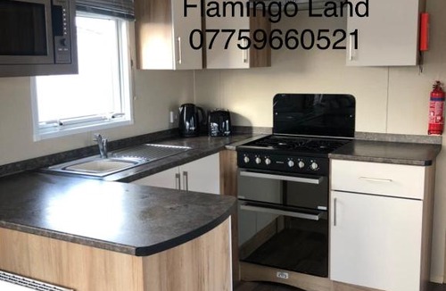 Kirby Misperton House | Flamingo Land Cedar wood CW80