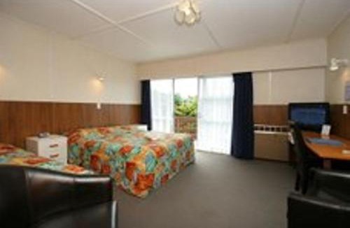 New Plymouth Hotel | Flamingo Motel
