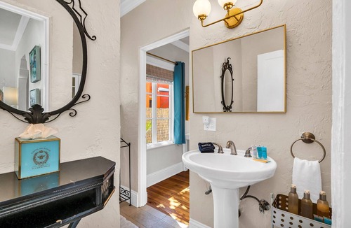 Flamingo Parks House | Flamingo Park Gem: Historic Charm!