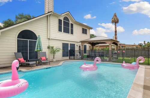Barker House | Flamingo Pool Oasis 45 min WC Stadium Sleeps 12