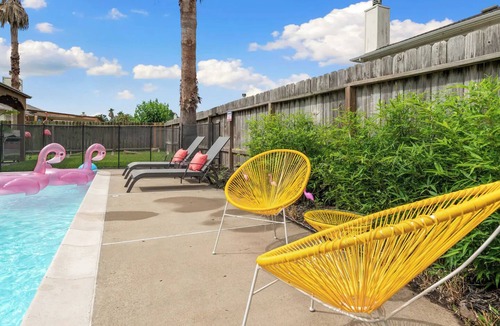 Barker House | Flamingo Pool Oasis 45 min WC Stadium Sleeps 12