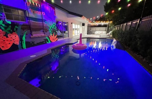 Richmond West House | Flamingo Resort/Htd Pool/5 Bedrooms/Pool Table/Game Room/Baby items