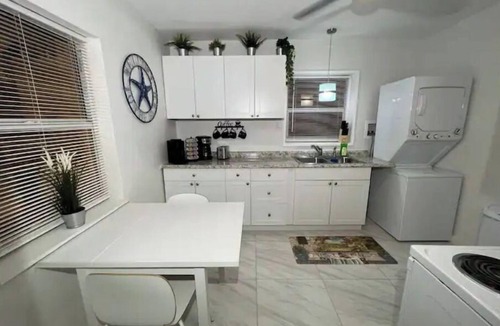 Lake Ridge Apartment | ★Flamingo Studio★ 5 min to Beach ★