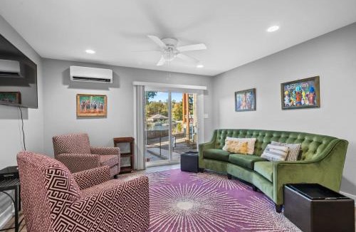 Mid America Villa | FlamingoSam's King Beds Hot Tub Lake Access